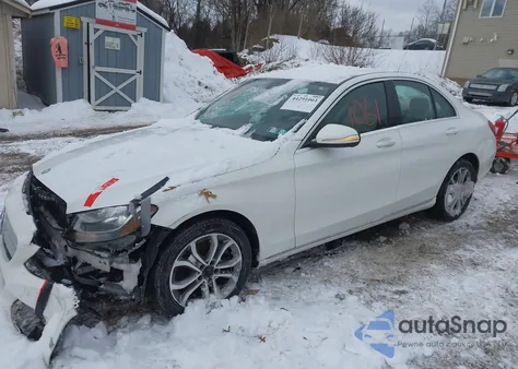 2015 Mercedes-Benz C 300 4Matic из США, поврежденный, VIN 55SWF4KB4FU008853